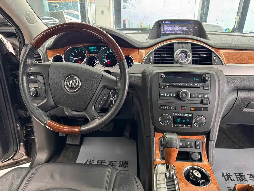 Buick Enclave — миниатюра 21