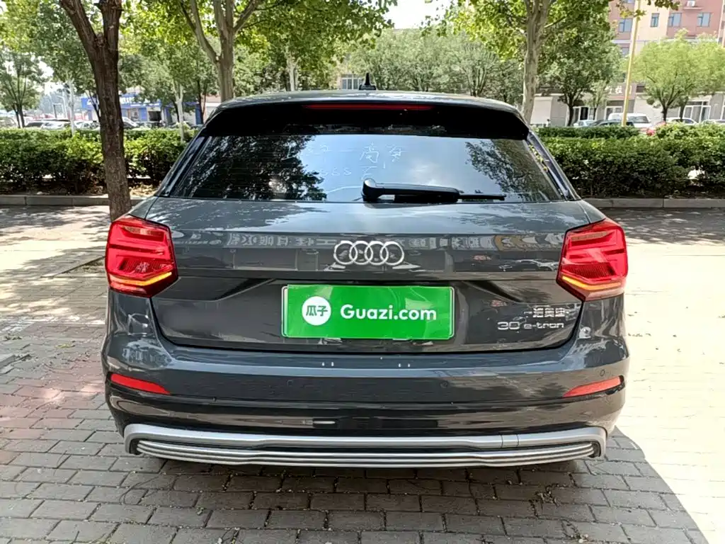 Audi Q2L e-tron — миниатюра 6
