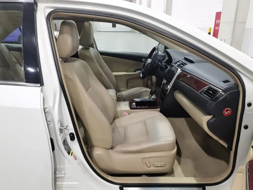 Toyota Camry — миниатюра 23