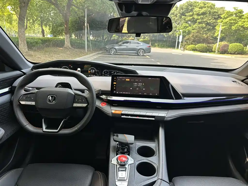 Changan UNI-V 2022 1.5T Luxury