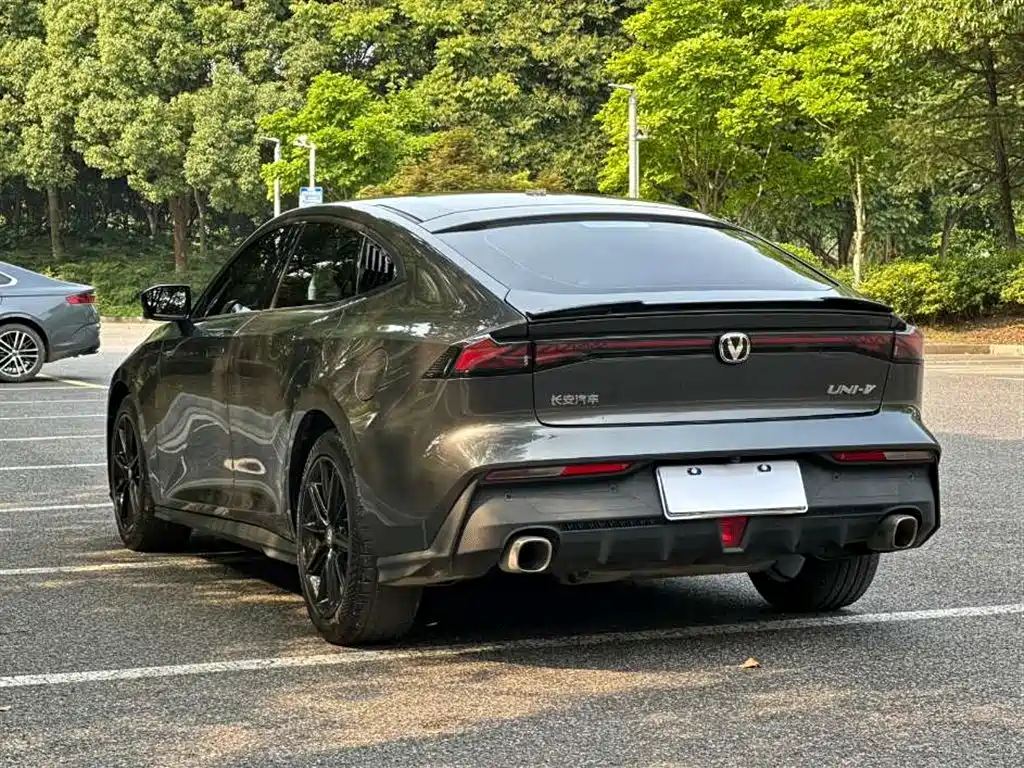 Changan UNI-V 2022 1.5T Luxury