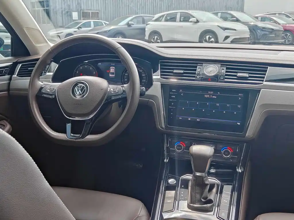 Volkswagen Phideon — миниатюра 8