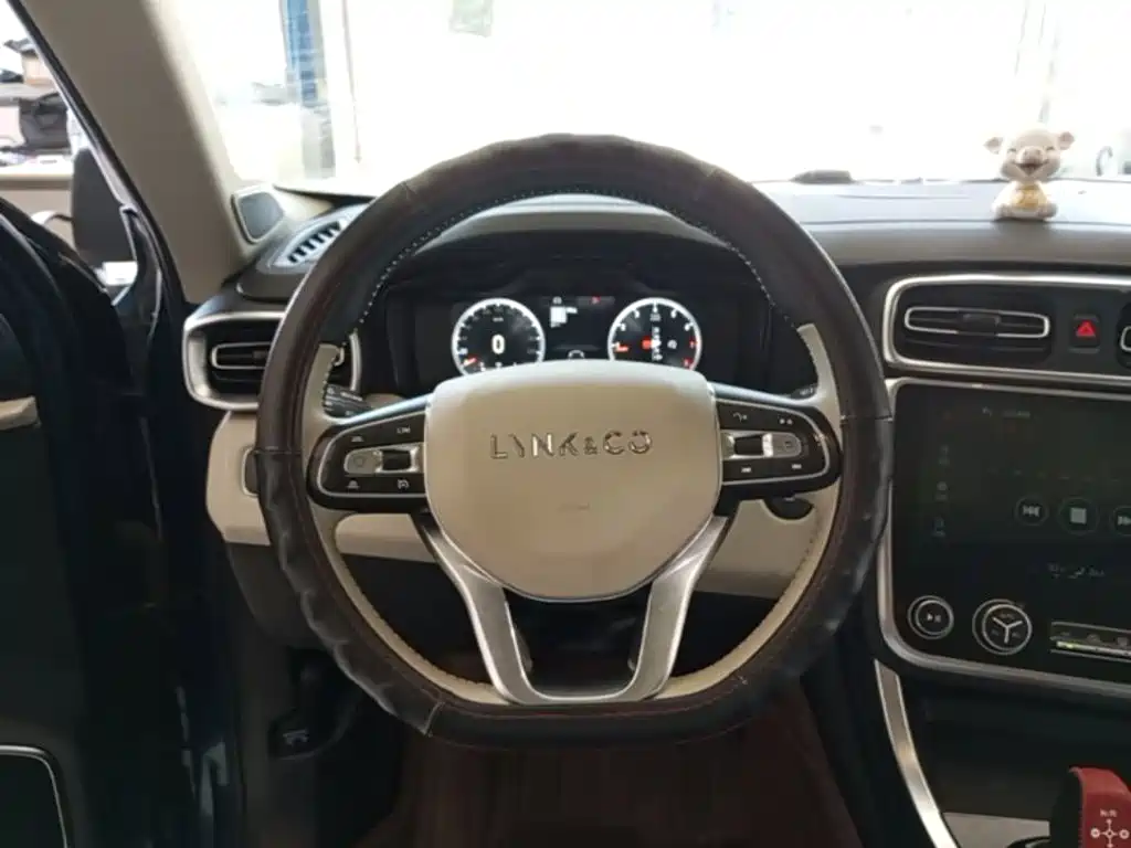 Lynk & Co 01 — миниатюра 11