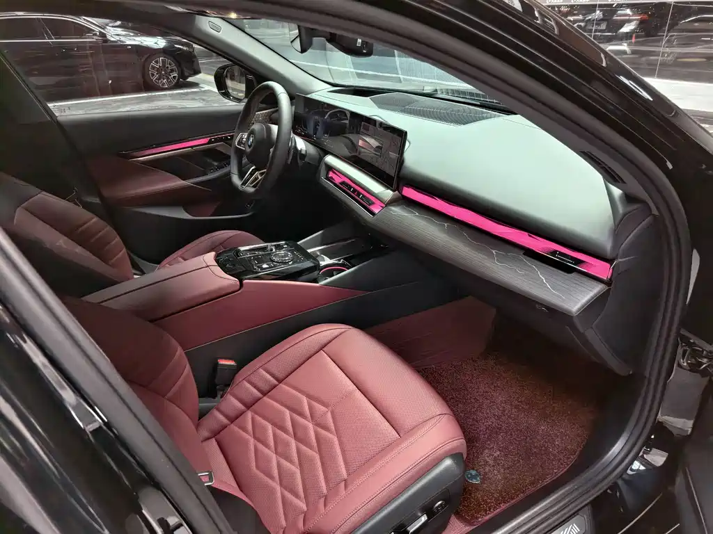 BMW 5 Series — миниатюра 9