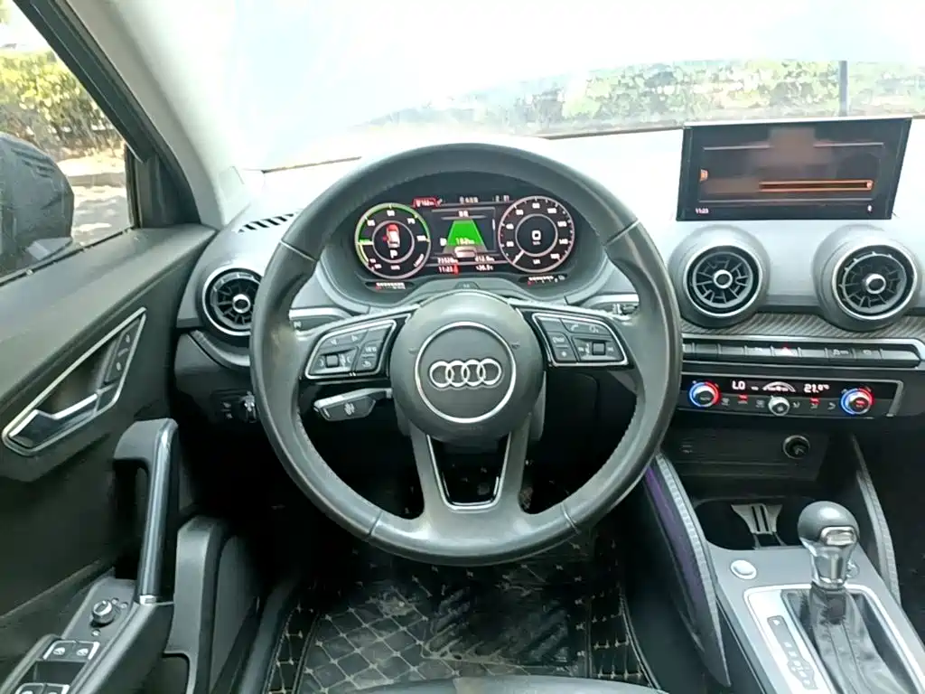 Audi Q2L e-tron — миниатюра 11