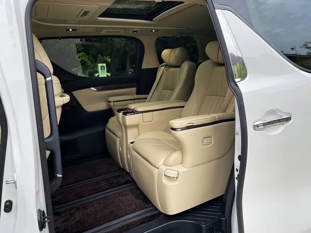 Toyota Vellfire — миниатюра 10