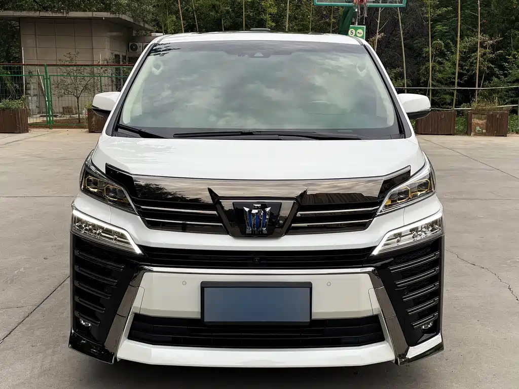 Toyota Vellfire — миниатюра 2