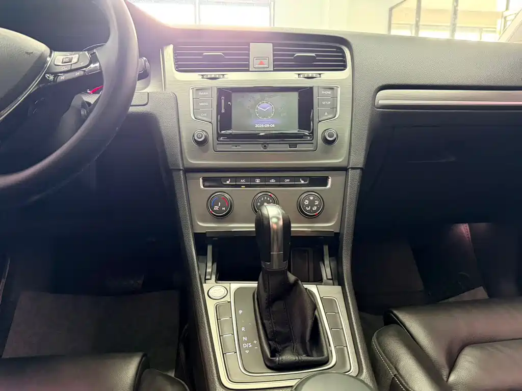 Volkswagen Golf — миниатюра 13