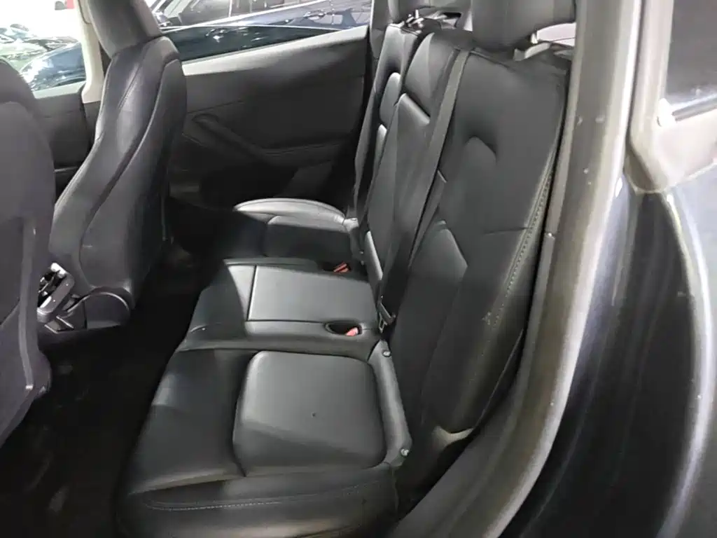 Tesla Model Y — миниатюра 22