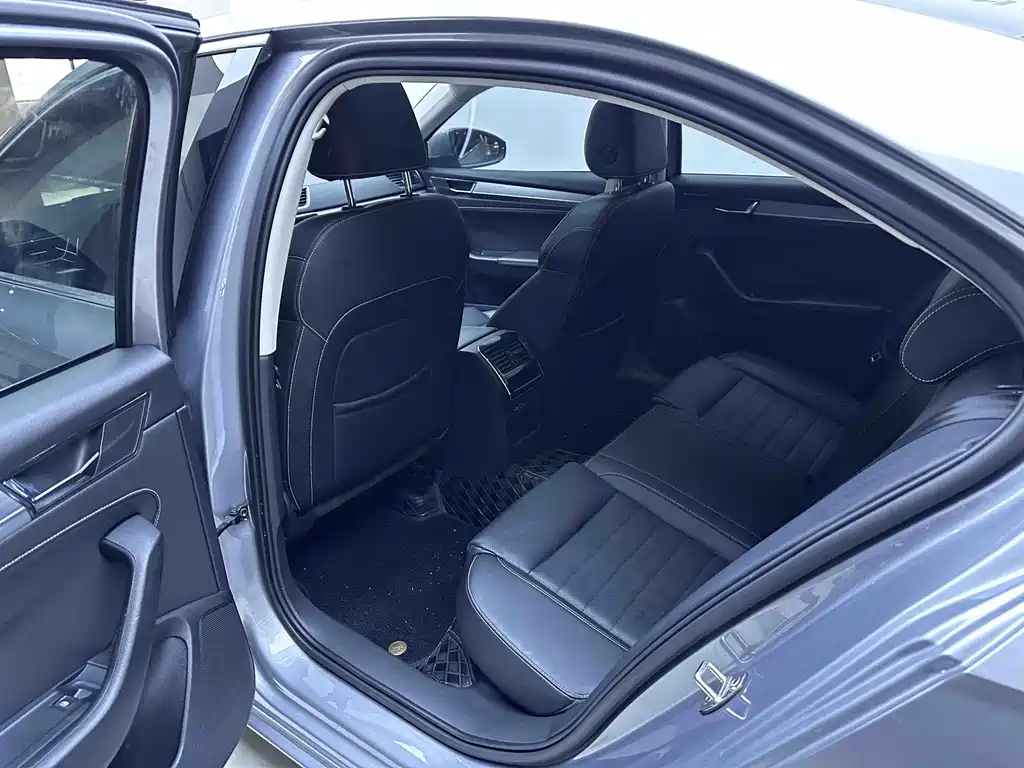 Skoda Superb — миниатюра 10