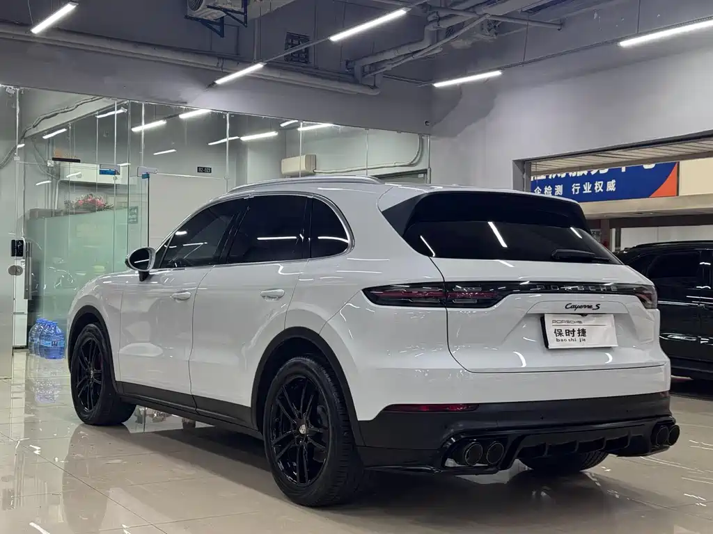Porsche Cayenne — миниатюра 12