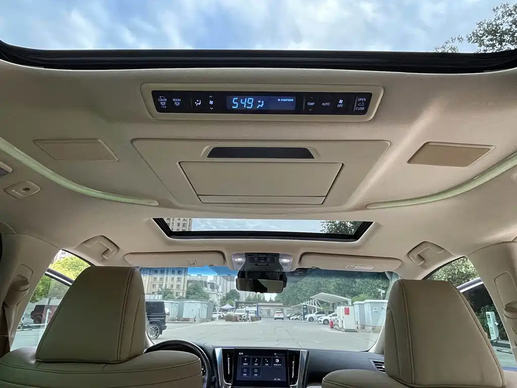 Toyota Vellfire — миниатюра 23