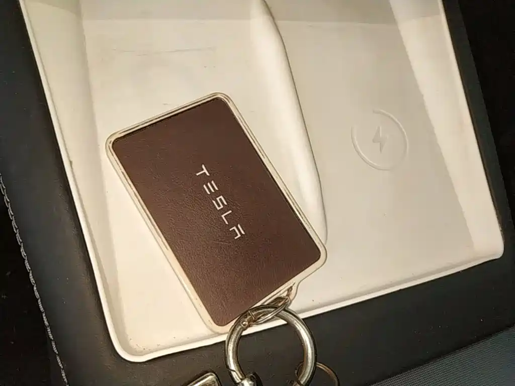 Tesla Model 3 — миниатюра 9