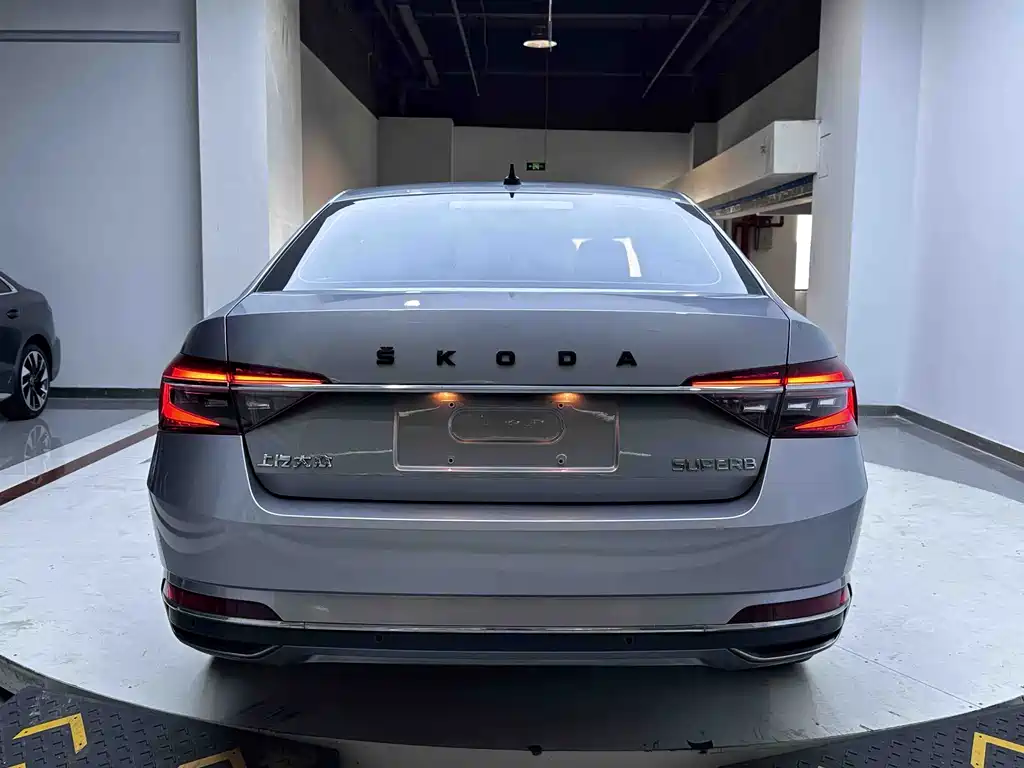 Skoda Superb — миниатюра 5