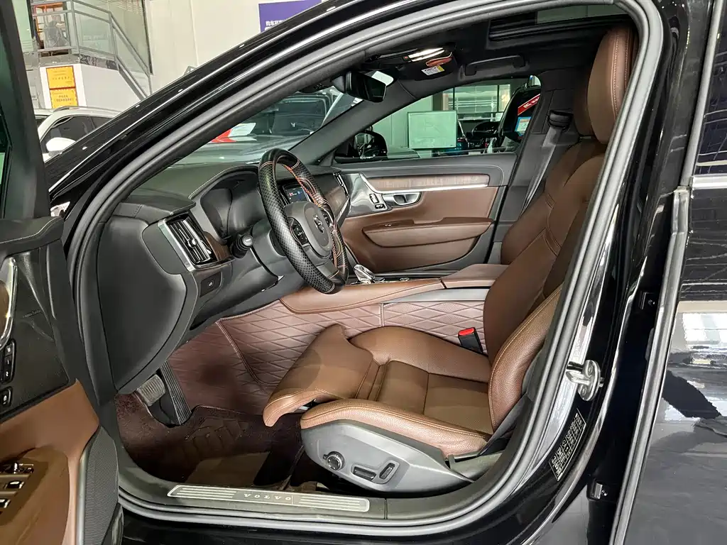Volvo S90 — миниатюра 8