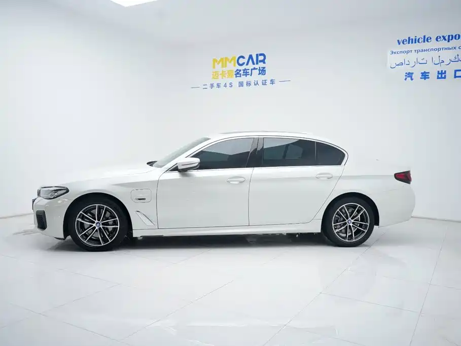 BMW 5 Series New Energy — миниатюра 9