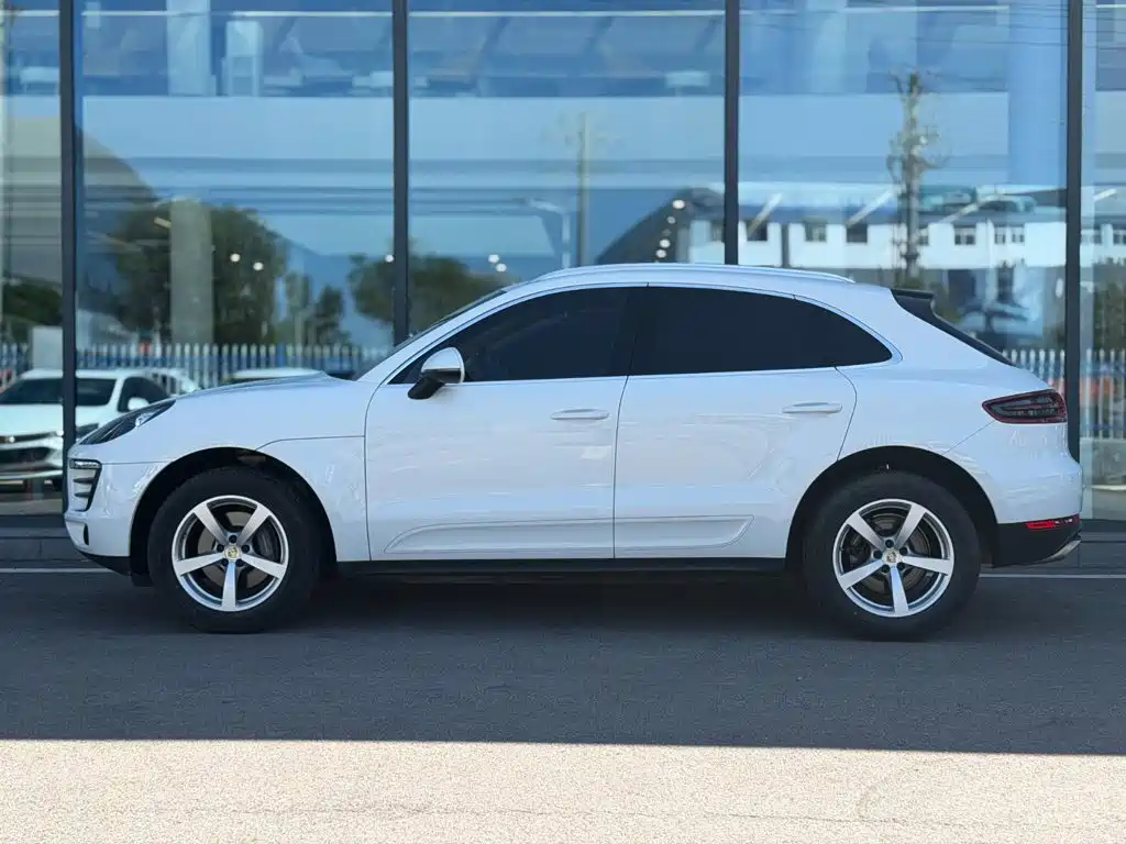 Porsche Macan — миниатюра 3