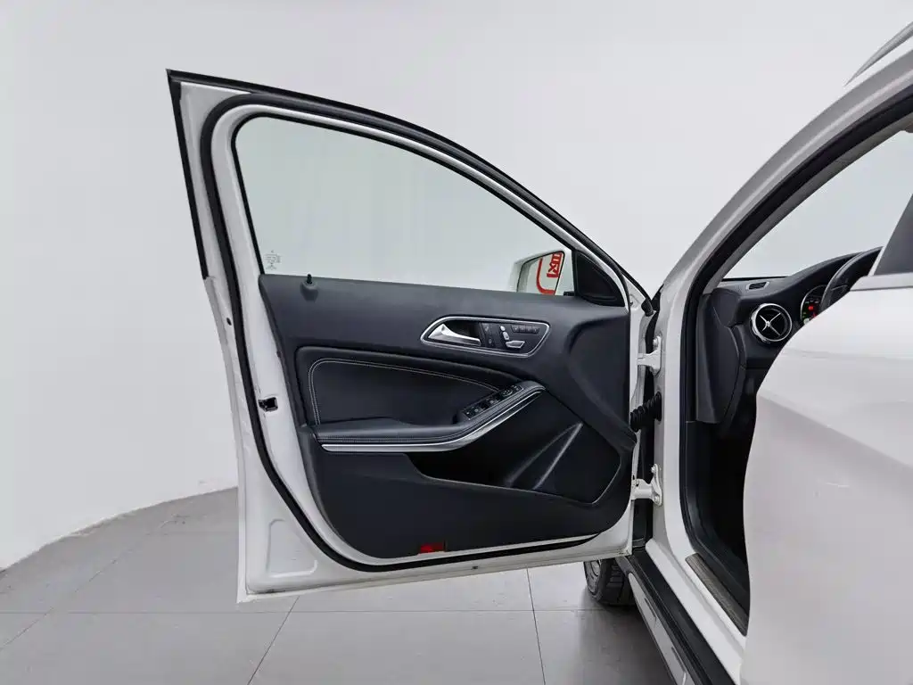 Mercedes-Benz GLA — миниатюра 8