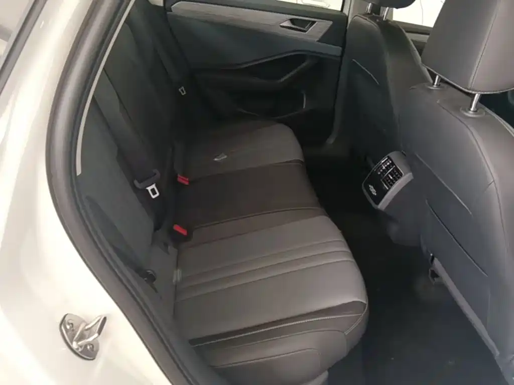 Volkswagen Sagitar — миниатюра 24