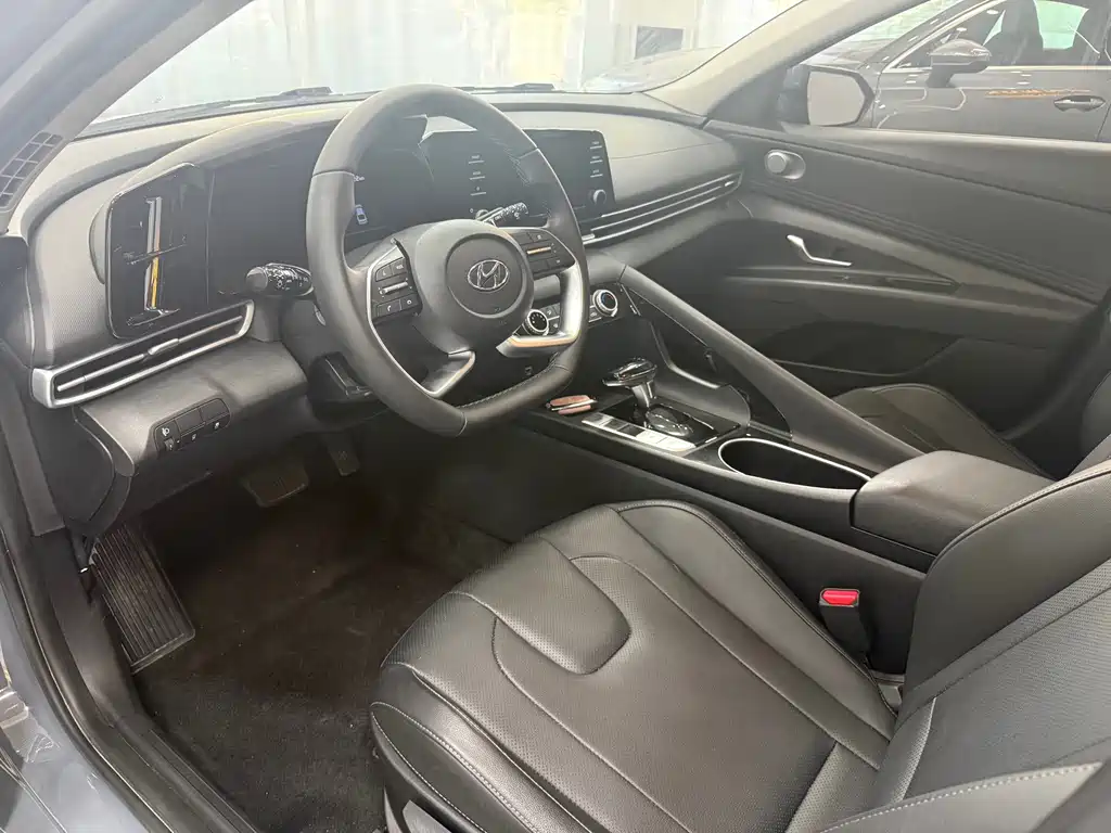 Hyundai Elantra — миниатюра 4