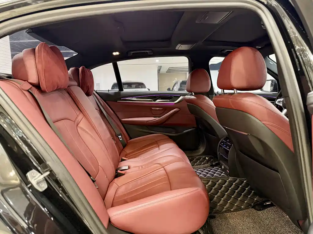 BMW 5 Series — миниатюра 8