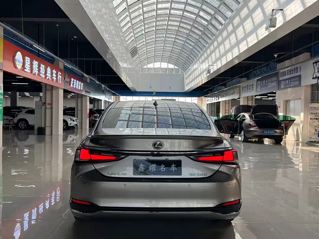 Lexus ES — миниатюра 6
