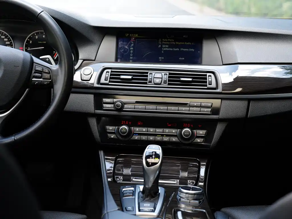 BMW 5 Series — миниатюра 21