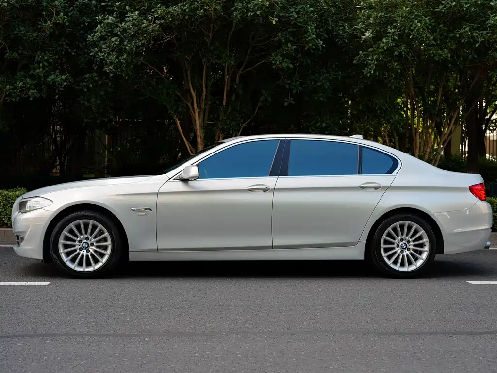 BMW 5 Series — миниатюра 13