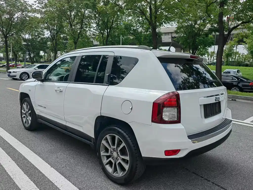 Jeep Compass (Import) — миниатюра 7