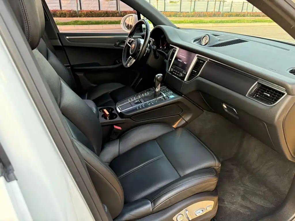 Porsche Macan — миниатюра 10