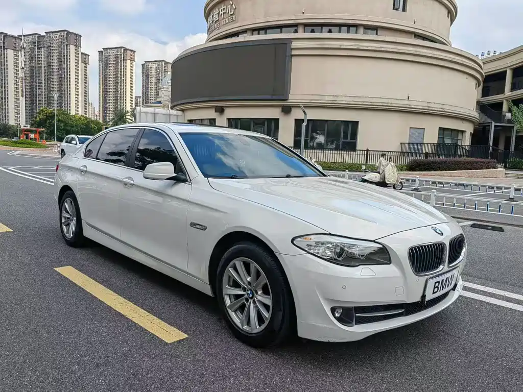 BMW 5 Series — миниатюра 3