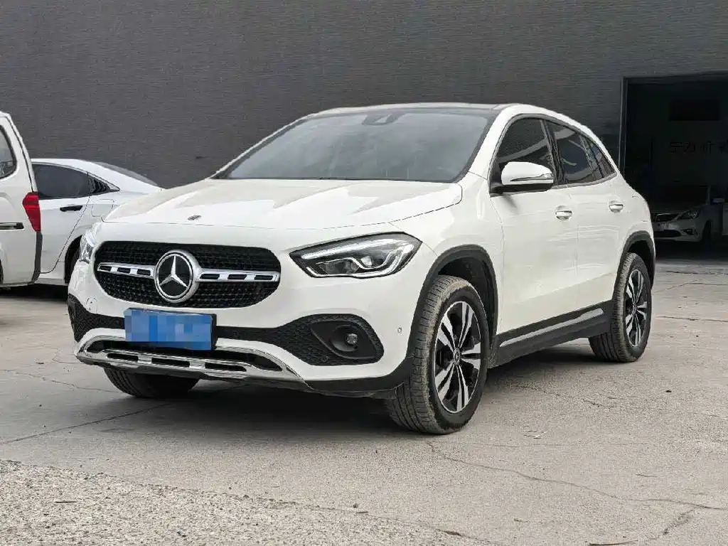MERCEDES-BENZ GLA