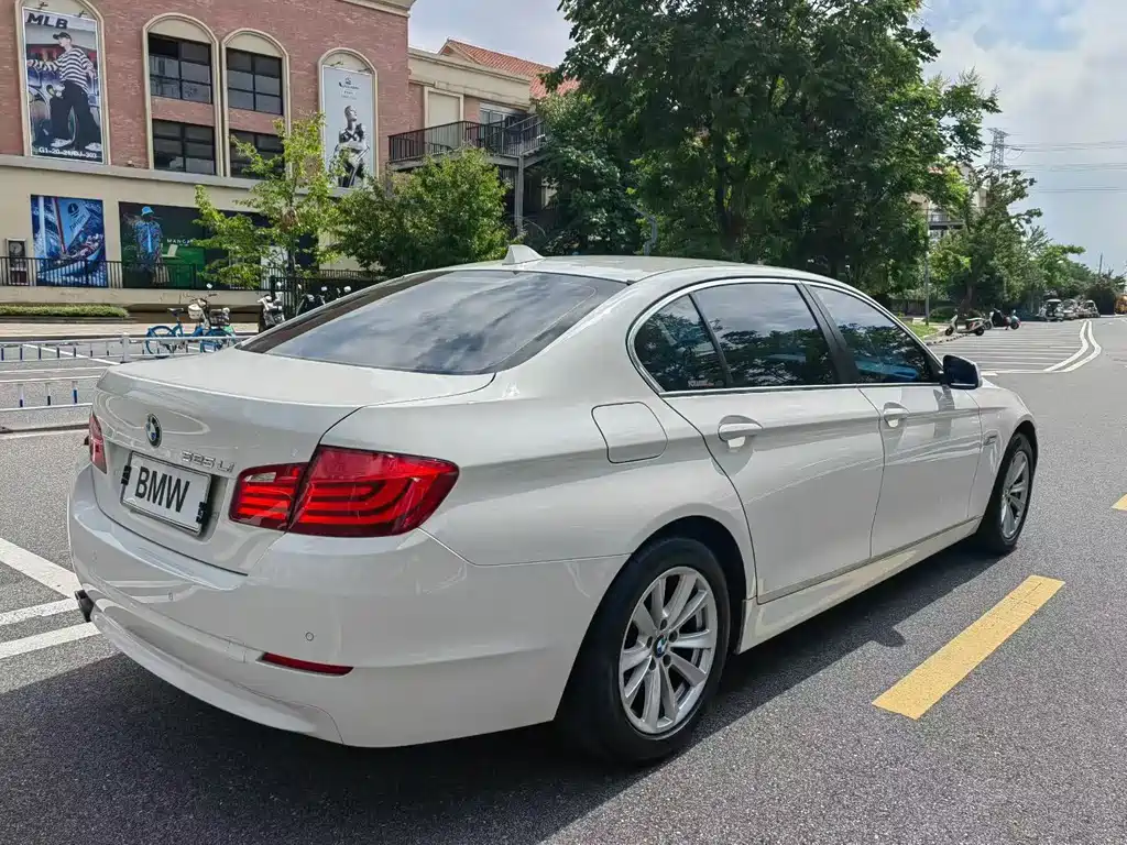 BMW 5 Series — миниатюра 9