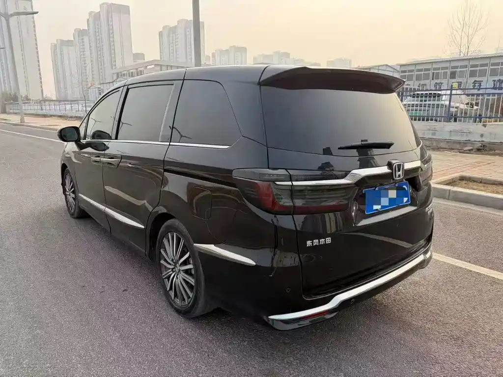 Honda Elysion — миниатюра 6