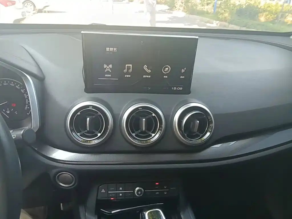 Wey Wey VV5 — миниатюра 13
