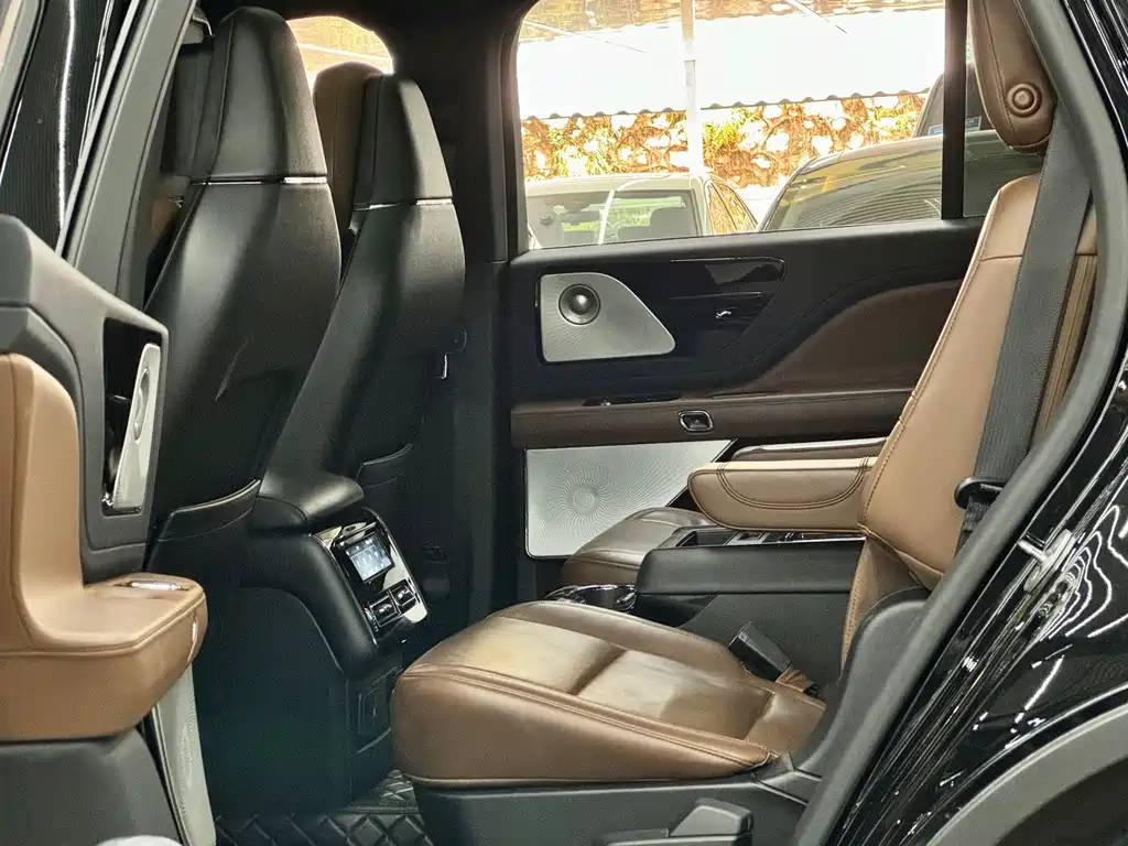 Lincoln Aviator — миниатюра 7