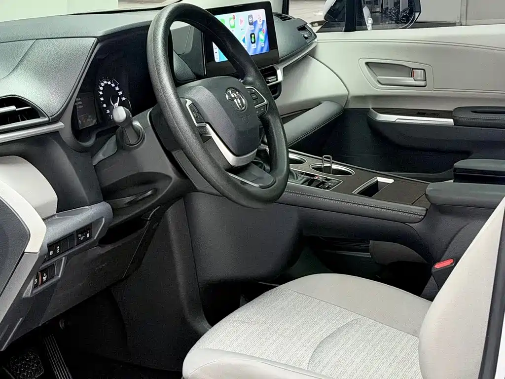 Toyota Sienna — миниатюра 5