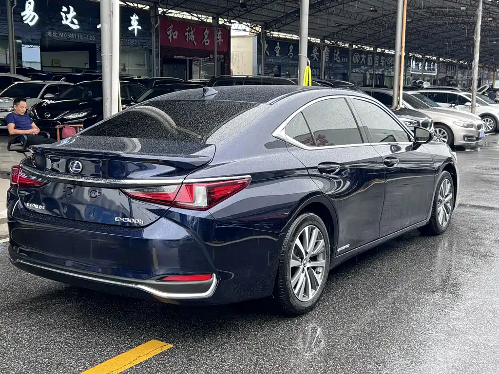 Lexus ES — миниатюра 9