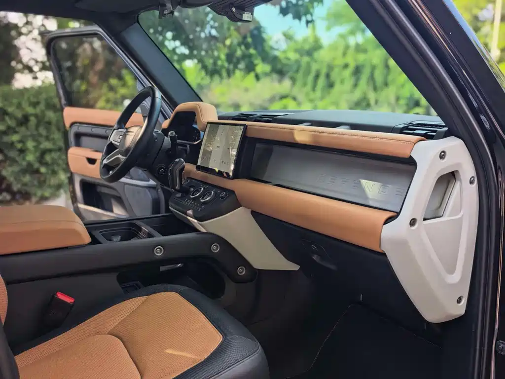 Land Rover Defender — миниатюра 8