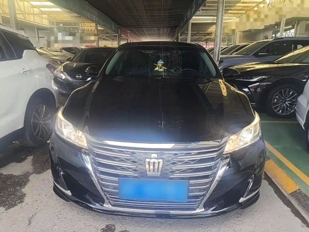 Toyota Crown — миниатюра 3