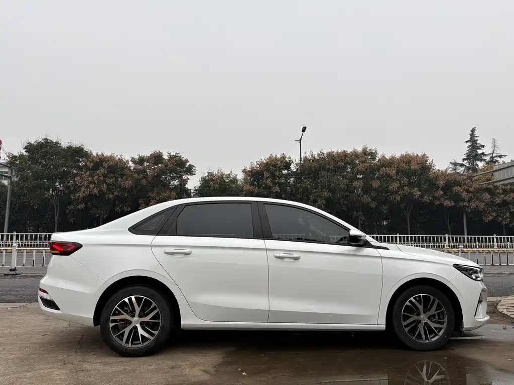Geely Emgrand — миниатюра 5
