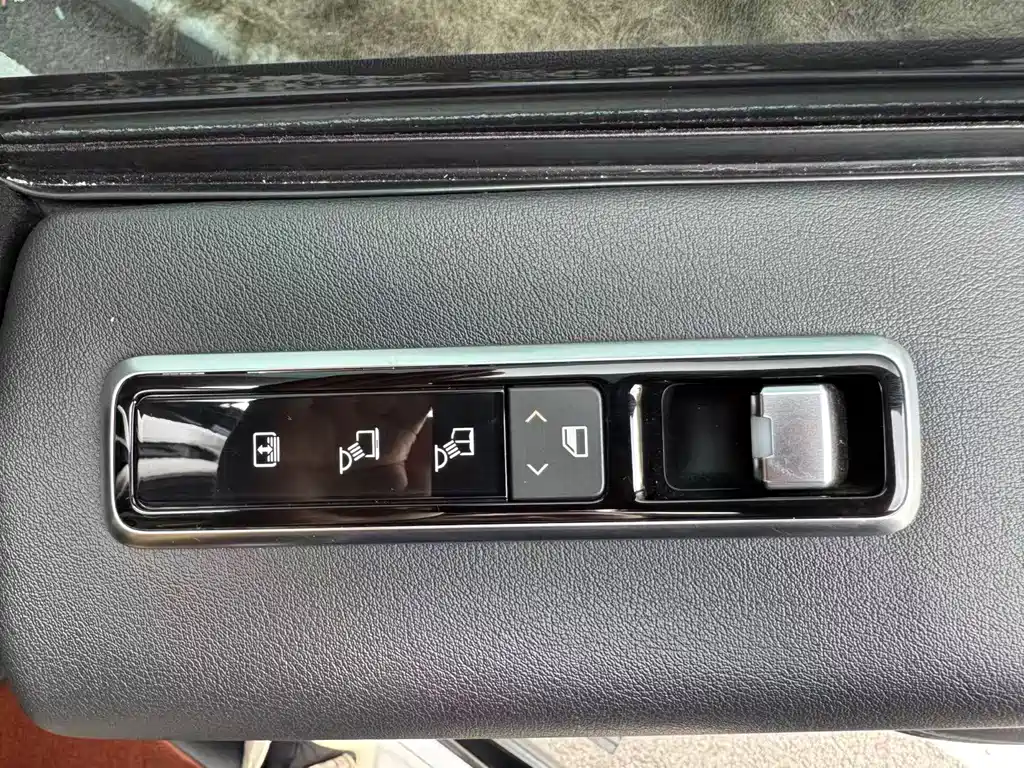 Land Rover Range Rover — миниатюра 21