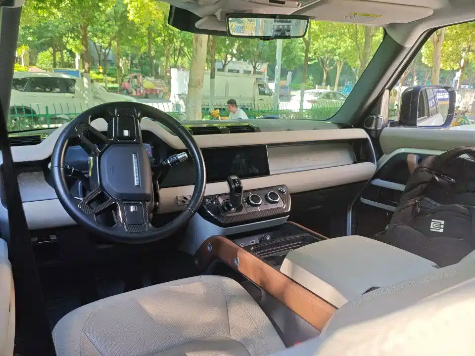 Land Rover Defender — миниатюра 5