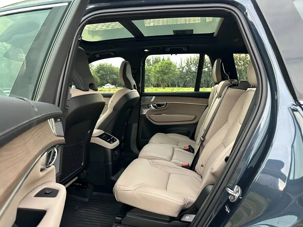 Volvo XC90 PHEV — миниатюра 10