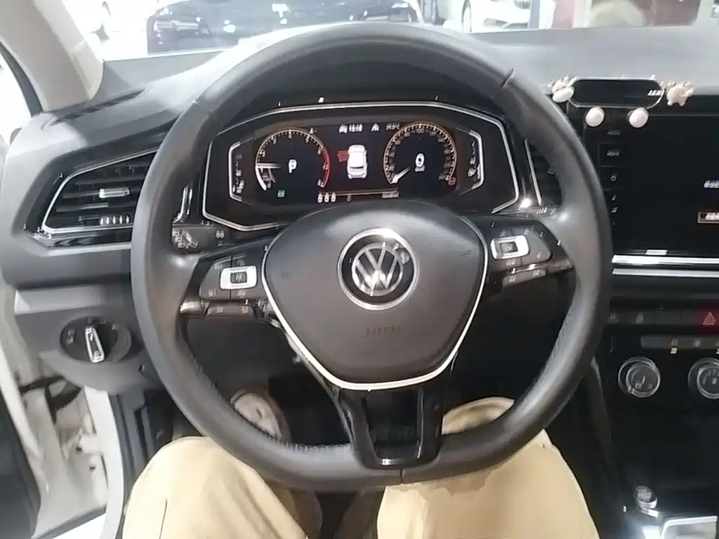 Volkswagen T-Roc — миниатюра 11