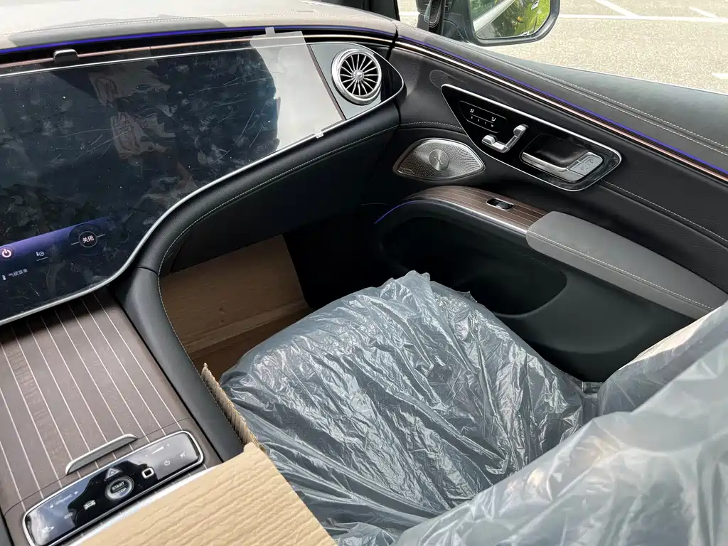 Mercedes-Benz EQS SUV — миниатюра 16