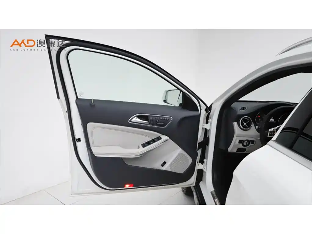 Mercedes-Benz GLA — миниатюра 10