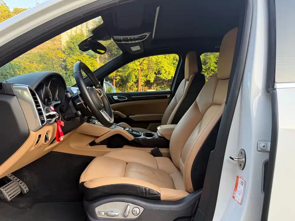 Porsche Cayenne — миниатюра 5