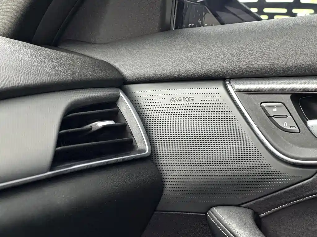 Cadillac CT5 — миниатюра 12