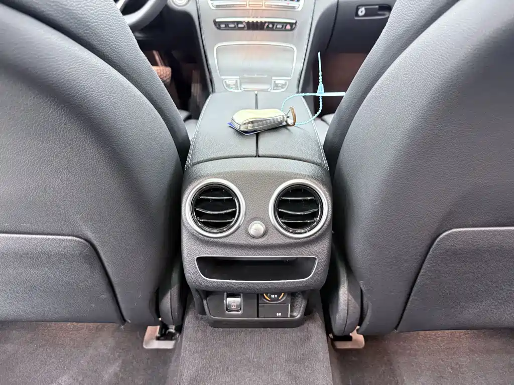 Mercedes-Benz C-Class — миниатюра 11